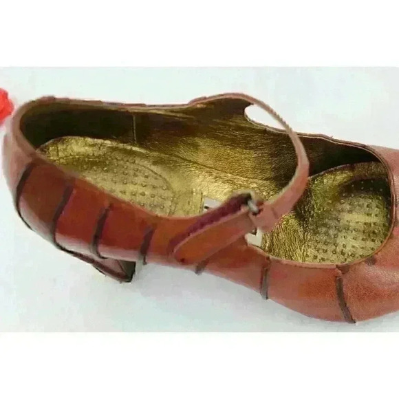 TSUBO Maryjane Women's 3.5" High Heel Pump - Picture 9 of 12